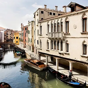 https://una-hotel-venezia-venice.hotelslidodijesolo.com